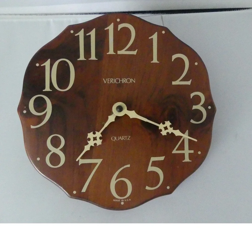 Verichron Vintage Wood Wall Clock Scalloped Edge Quartz Harris Mallow USA 7.5